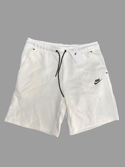 Vand pantaloni scurti nike tech