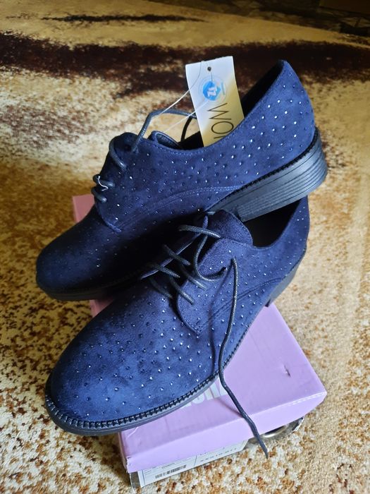 Дамски обувки с нисък ток