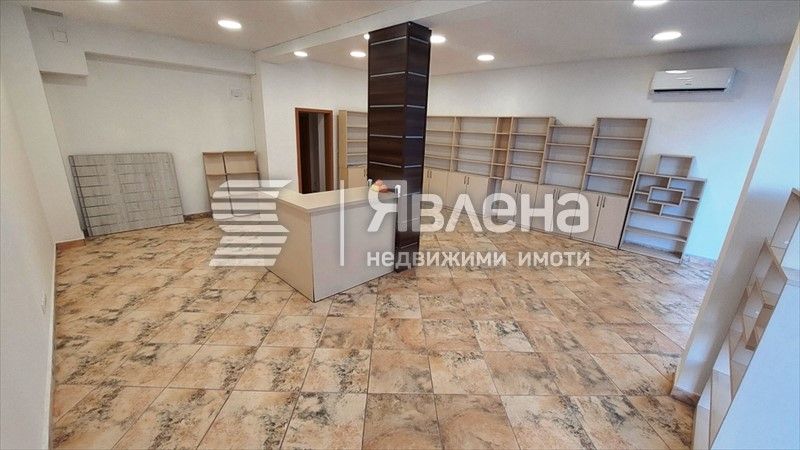 Просторен магазин с отлично местоположение