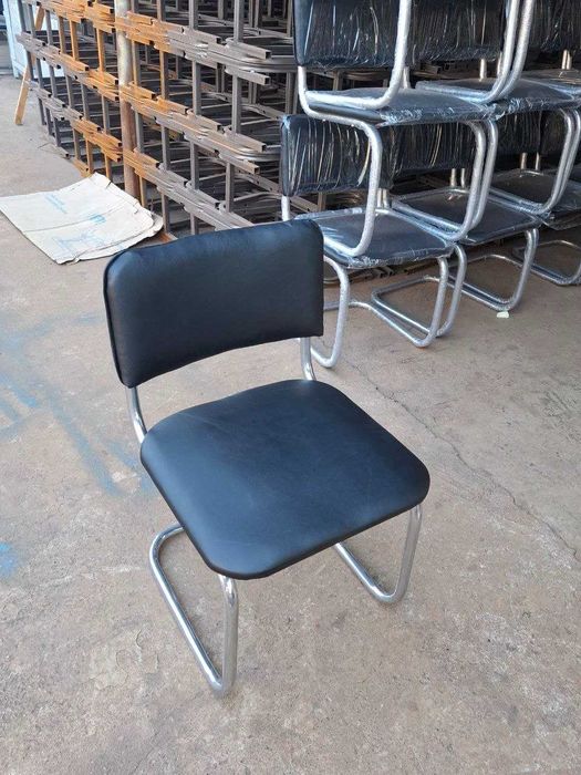 Metall karkasli silviya stullari