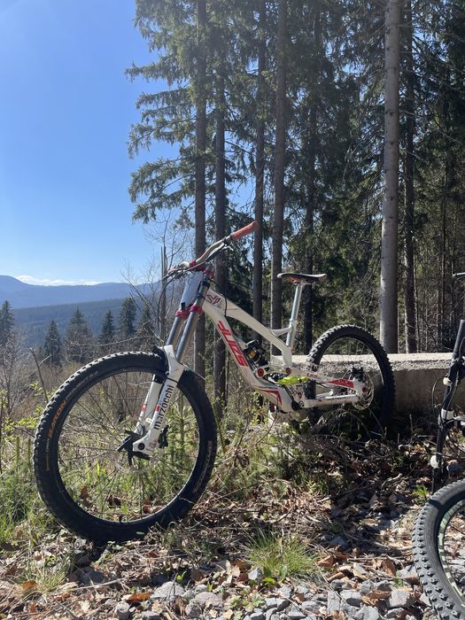 Yt tues downhill