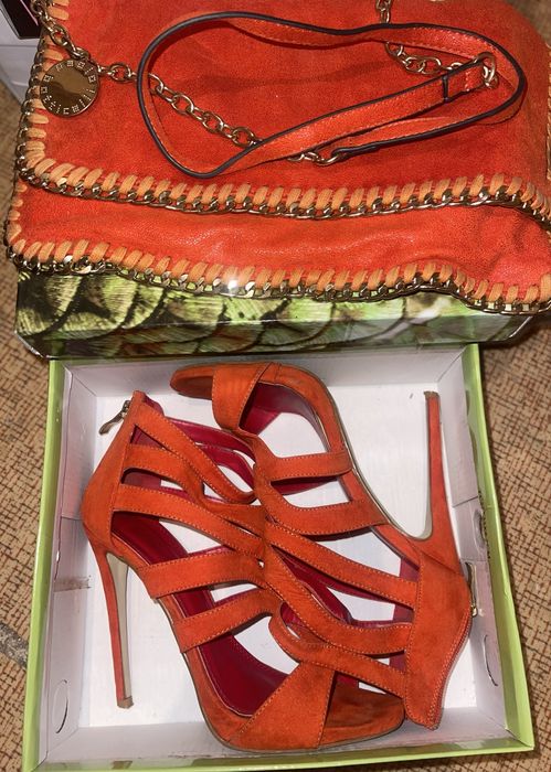 Дамски сандали на ток с чанта