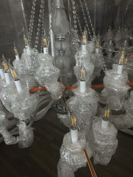 Продам люстры для банкетного зала