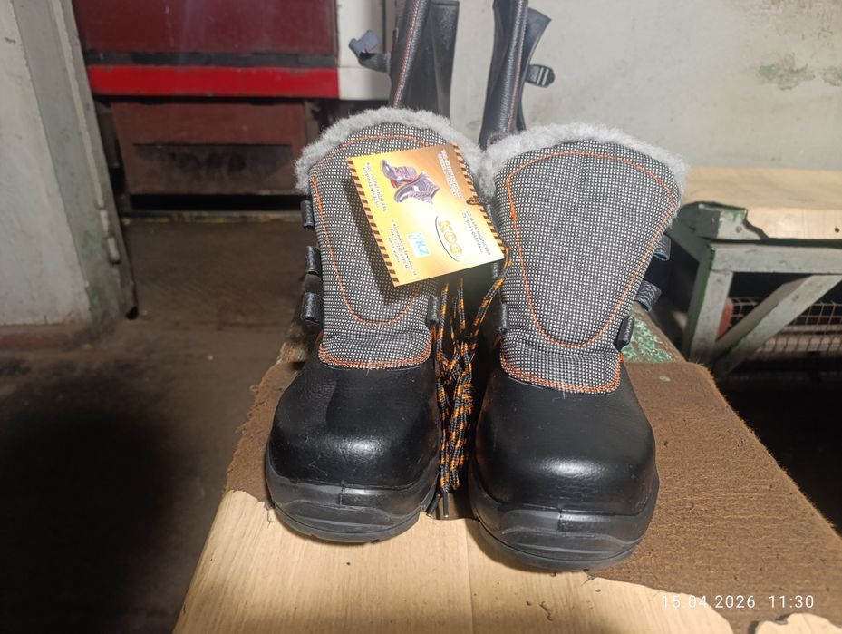 Продам зимние ботинки