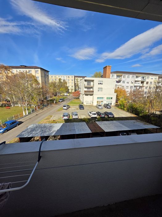 Inchiriez apartament