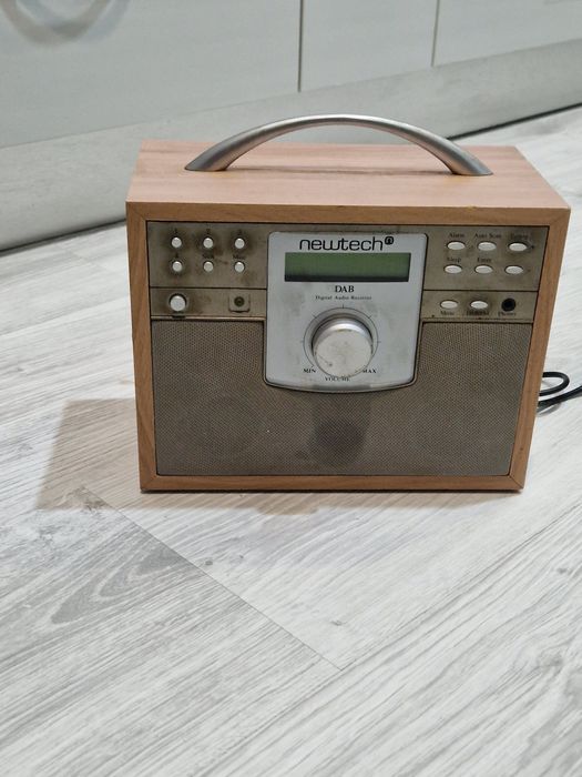 Radio cu afișaj digital perfect funcțional