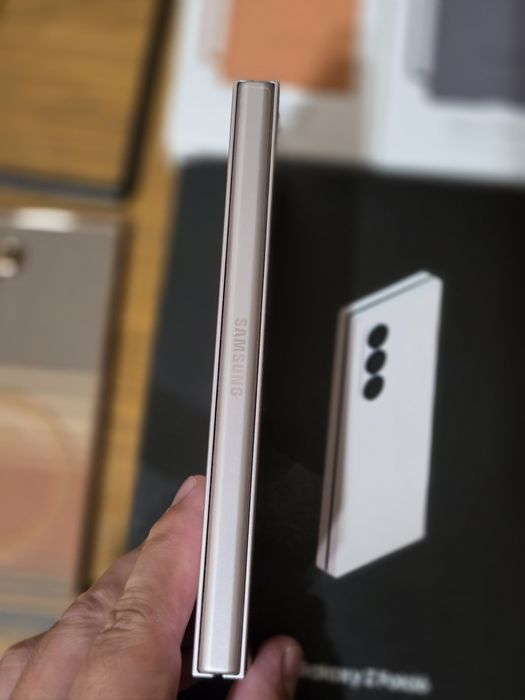 Samsung Galaxy Z Fold 6 ping 256gb Отличен.