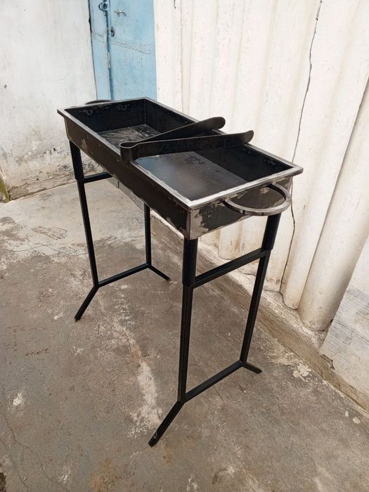 Мангал для приготовления шашлыка