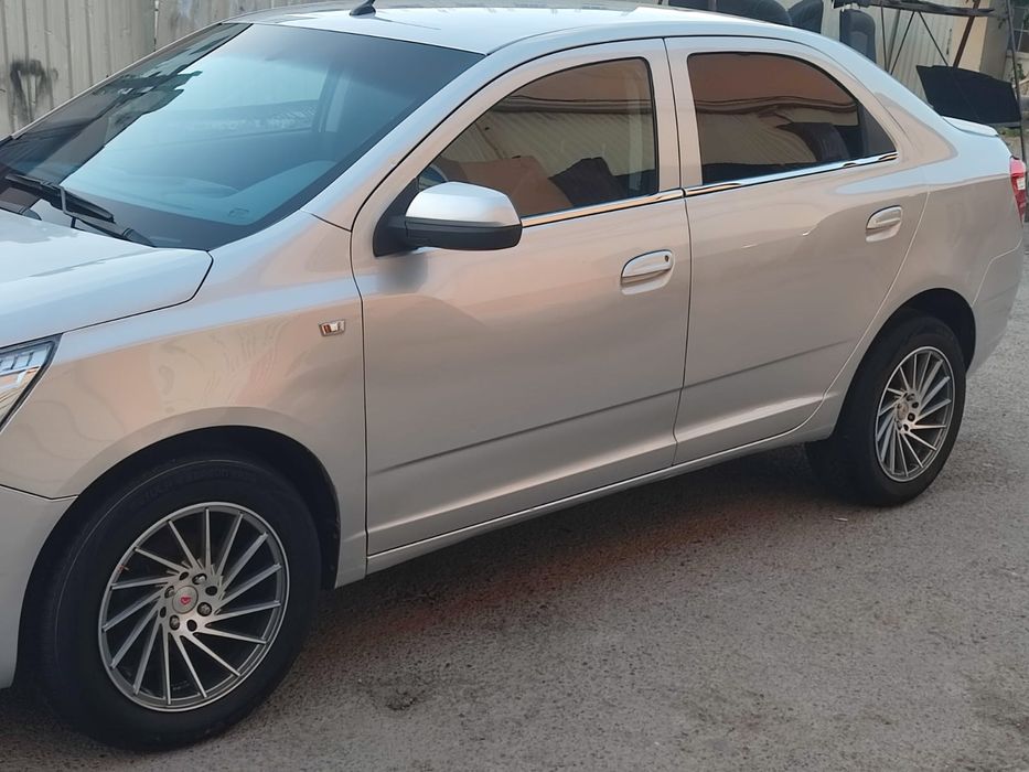 Машина сотилади холати ало бензинда умуман газ куйилмаган,краска 30 фо