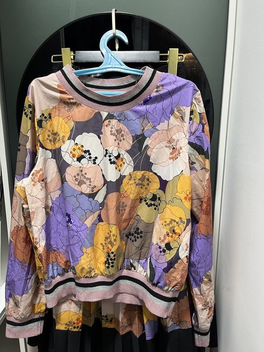 продам красивый костюм