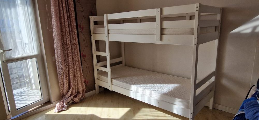 Детский кровать.