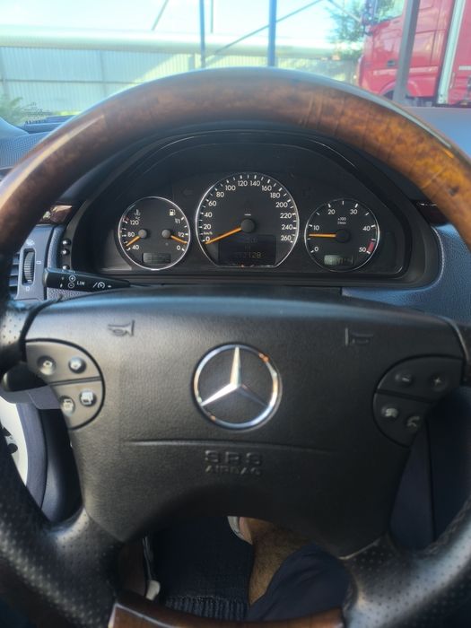 Mercedes Benz E class w210