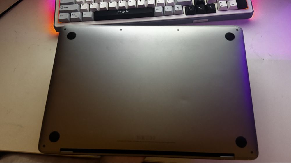 Macbook pro 2017 i5 8gb ram 256gb ssd
