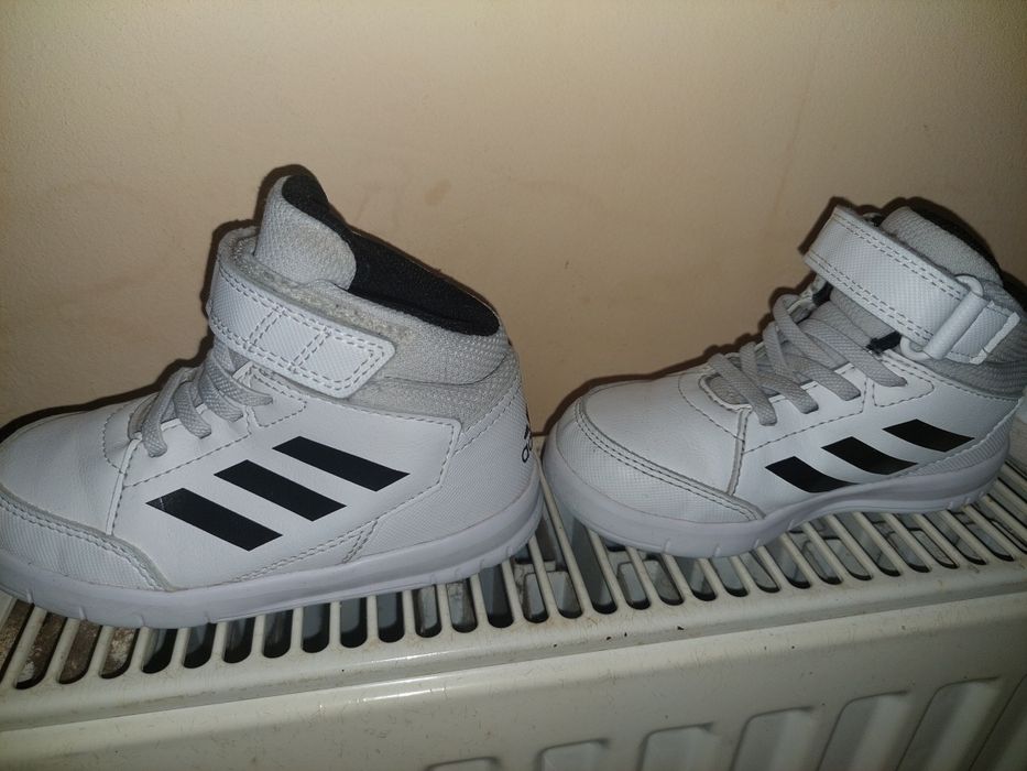 Adidasi mărimea 23,5