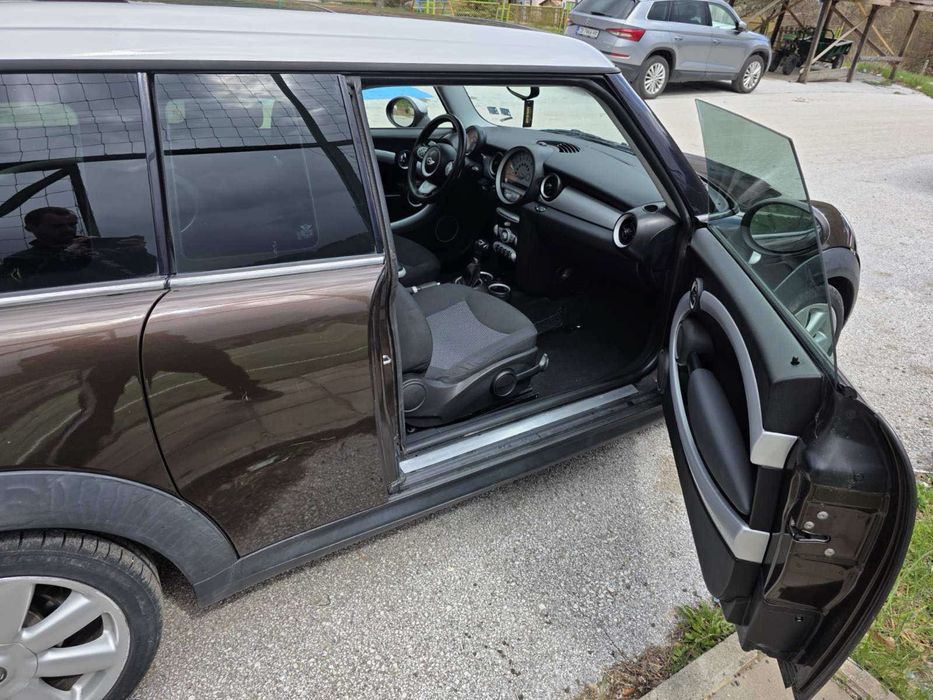 MINI Cooper clubman