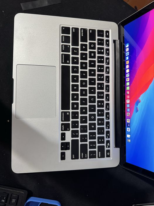 Macbook pro 13 8/256 sotiladi