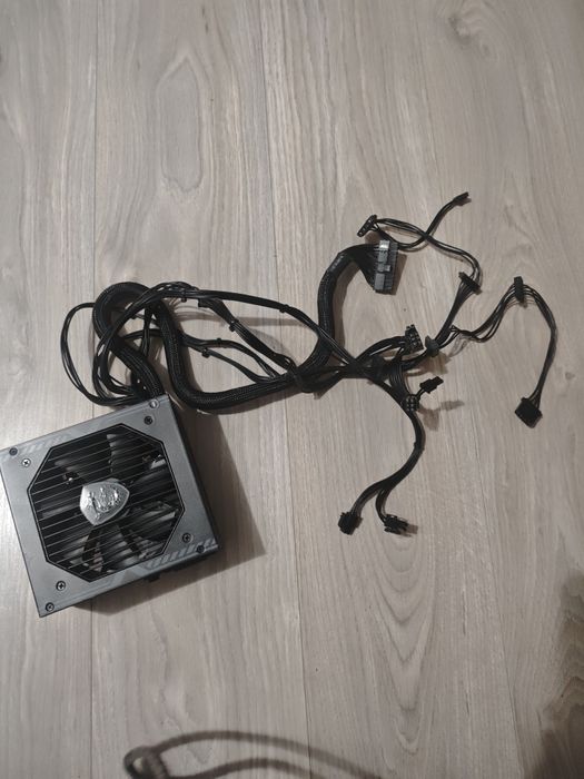 Vând Sursă MSI MAG A550BN