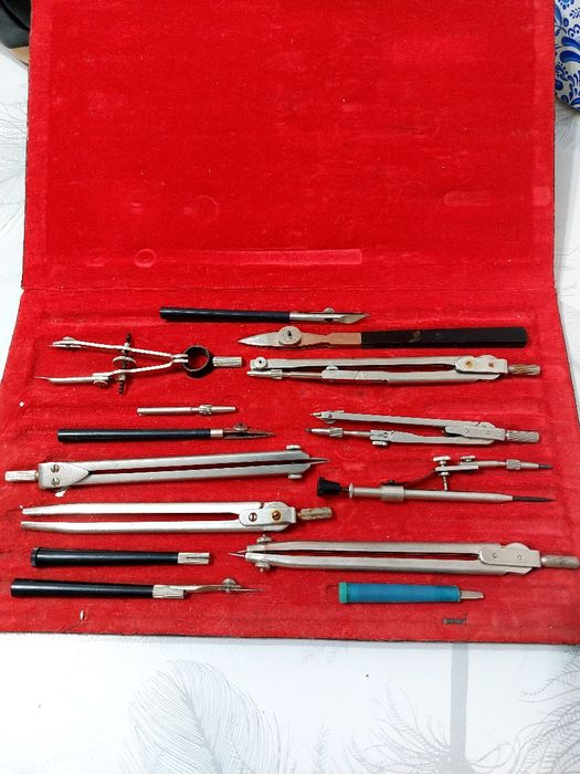 Продам набор для черчения