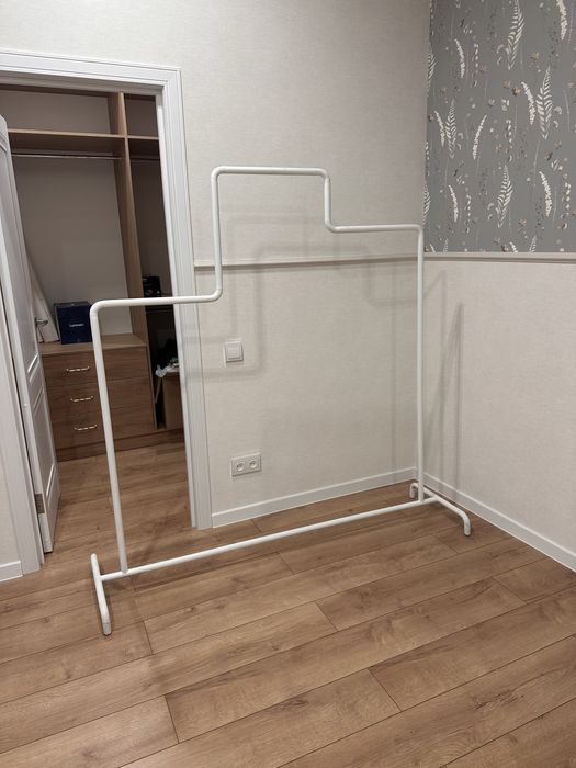 Продаю вешалку ( рэйл)