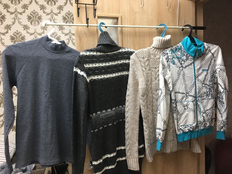 Женские боузки, свитера
