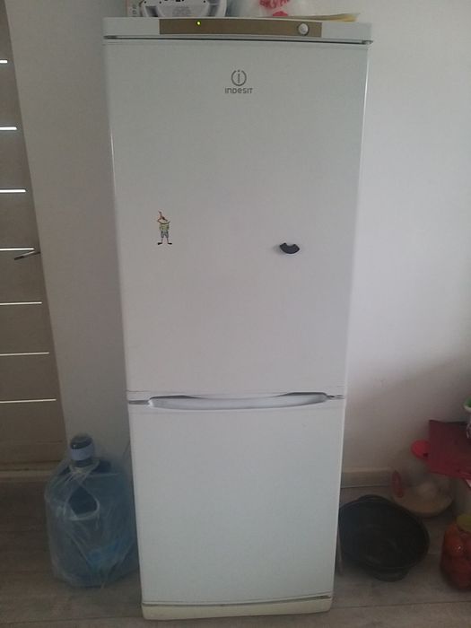 Холодильник Indezit