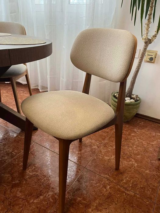 Модерни Масивни Тапицирани Столове