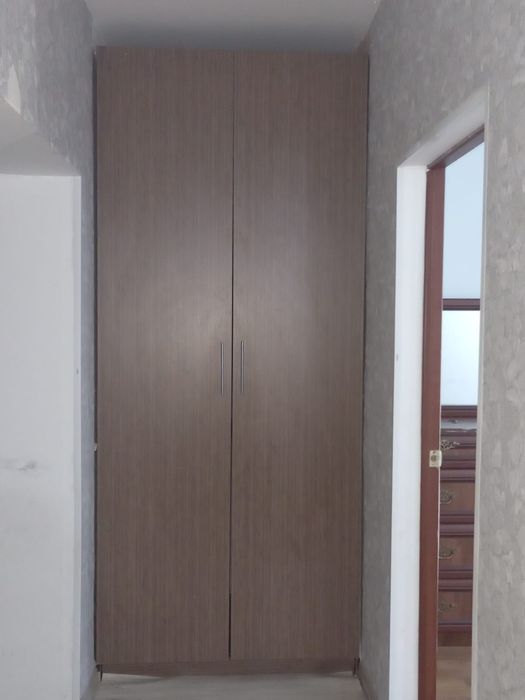 Шкаф двудверный.