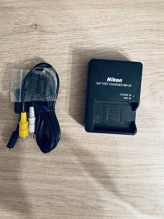 Nikon D3200, folosit foarte putin, impecabil, cu obiectiv 18-55 mm