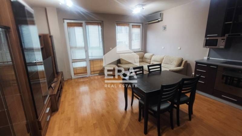 Тристаен обзаведен апартамент под наем, с опция за гараж, район  Лятно