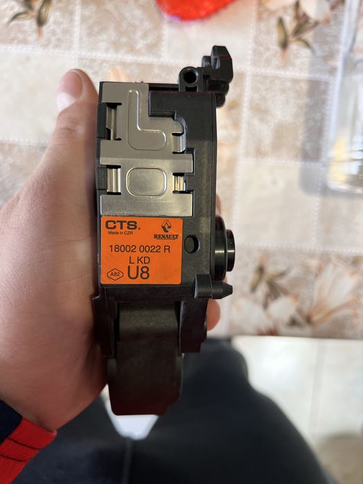 Pedala acceleratie renault megane 3-1.6 dci,an 2012