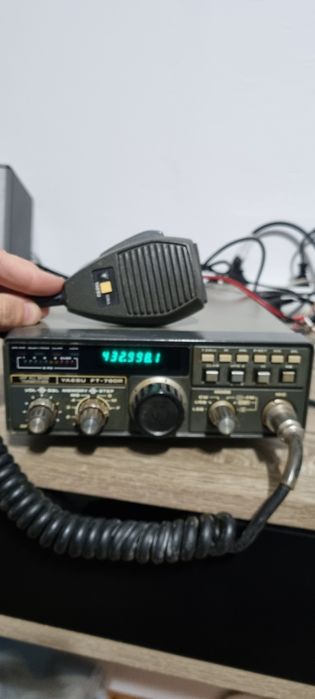 Statie transceiver Yaesu FT 901 DM si  FT 780 R