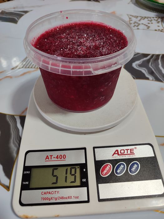 Малина свежезамороженная.