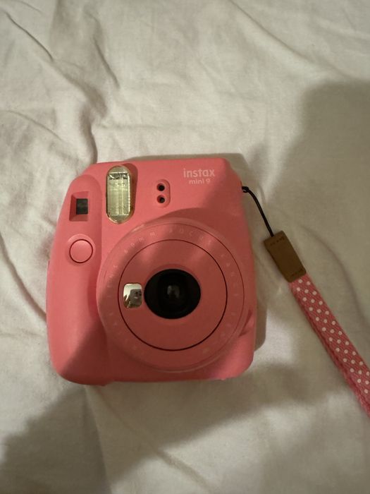 Фотоапарат с моментални снимки instax mini 9