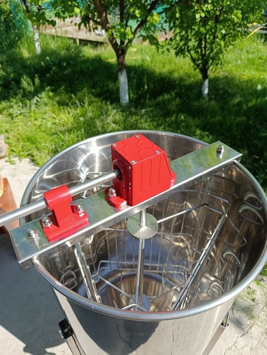 Продаю медогонку трехрамочную