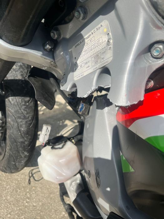 Vând motor Aprilia lovit