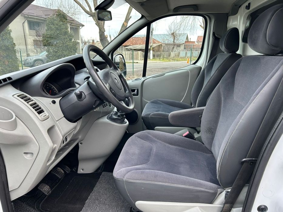 Masina Renault trafic