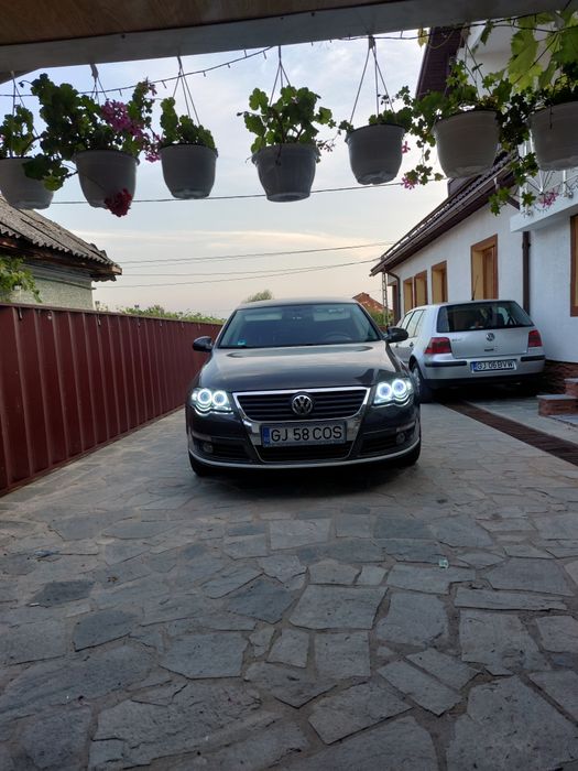 Vând faruri passat b6.