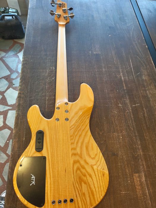 Бас китара Ibanez ATK 200, продавам