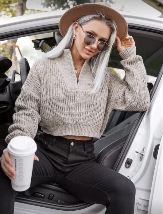 Продавам този пуловер. Чисто нов