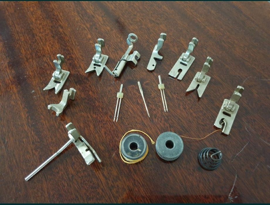 Чайка - 3 швейная машинка с тумбой