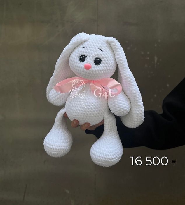 Вязанная игрушка зайчик