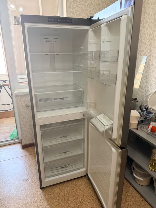Продается Холодильник LG б/у