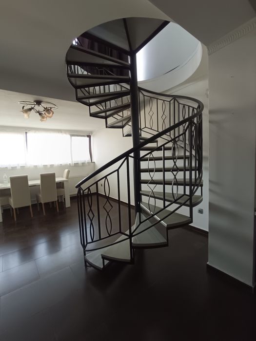 Dau in chirie apartament tip penthouse