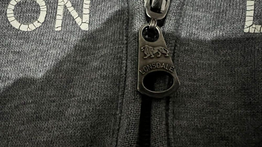 Продам зипку lonsdale