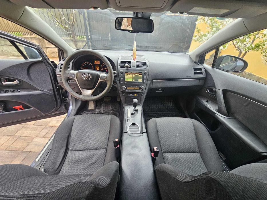 vand Toyota Avensis