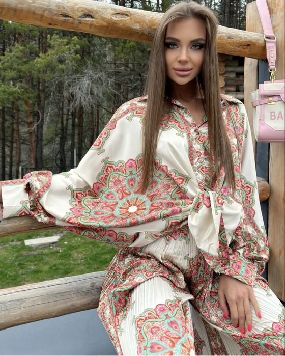 Продам   двоики  нарядные