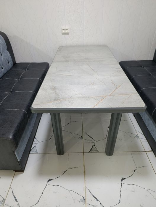 Kafe va restoranlar uchun mebellar