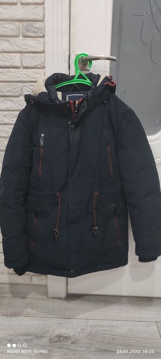 Продам детскую куртку на мальчика