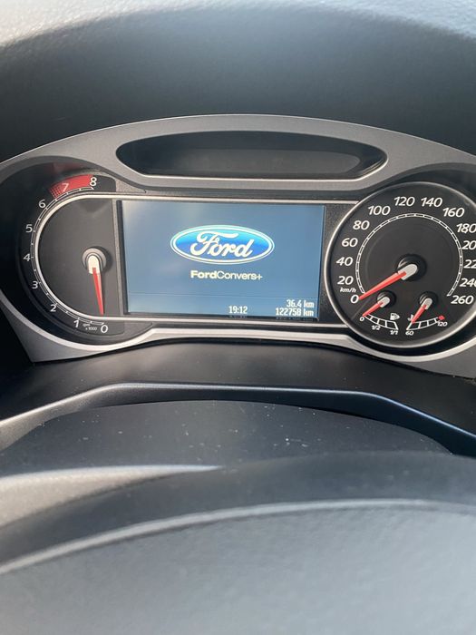 Vand Ford Mondeo an 2008 2.0 benzină