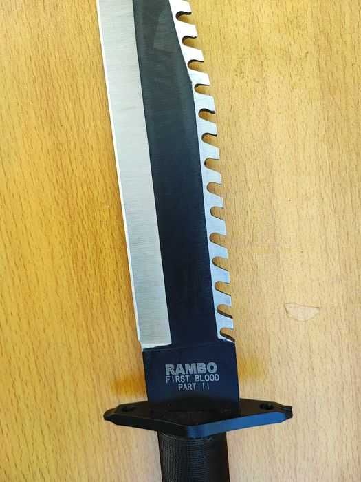 Лазерно заточен нож RAMBO First Blood II с комплект за оцеляване( нов)